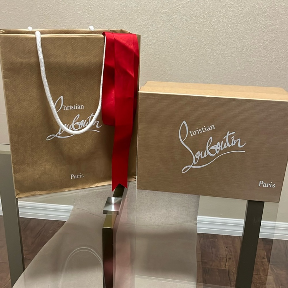 IRIZA Christian Louboutin